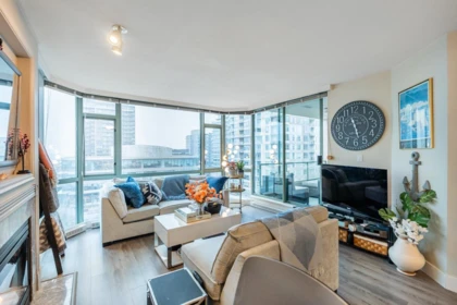 Living Room Photo of 903 140 E 14th Street, North Vancouver, BC