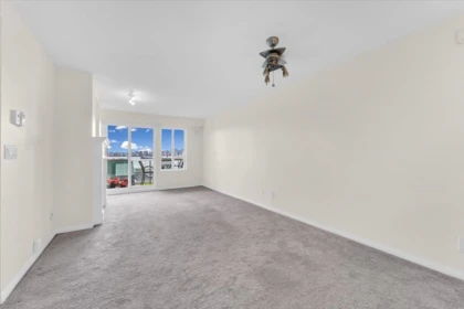 208 333 E 1st Street, North Vancouver, BC, North Vancouver — Apartment/Condo for sale