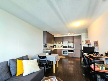2215 13750 100 Avenue, Surrey, BC, Surrey — Apartment/Condo for sale
