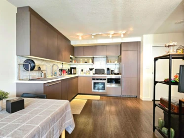 Kitchen Island Photo of 2215 13750 100 Avenue, Surrey, BC