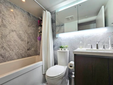 Primary Bathroom Photo of 2215 13750 100 Avenue, Surrey, BC