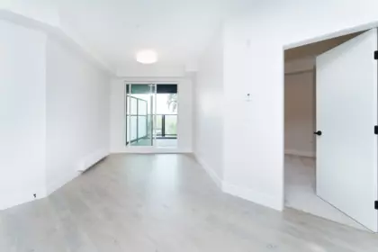 Entry Foyer Photo of 422 13458 95 Avenue, Surrey, BC