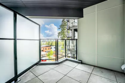 Front Yard Photo of 422 13458 95 Avenue, Surrey, BC
