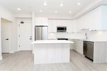 Hallway Photo of 422 13458 95 Avenue, Surrey, BC