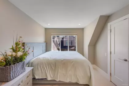 Entry Foyer Photo of 7519 Yukon Street, Vancouver, BC