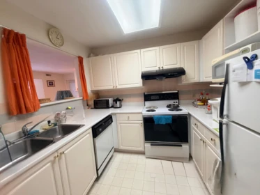 203 5250 Victory Street, Burnaby, BC, Burnaby — Apartment/Condo for sale