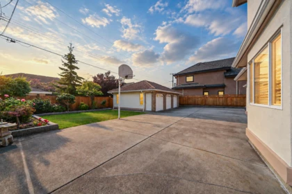 Swimming Pool Photo of 7640 Broadmoor Boulevard, Richmond, BC