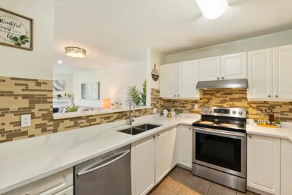 Primary Bathroom Photo of 401 13680 84 Avenue, Surrey, BC
