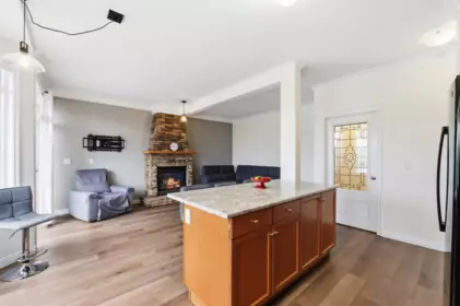 Kitchen Island Photo of 11 2088 Winfield Drive, Abbotsford, BC