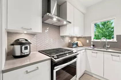 Mudroom Photo of 38 24076 112 Avenue, Maple Ridge, BC