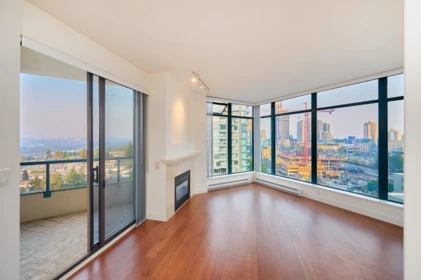 1701 4567 Hazel Street, Burnaby, BC, Burnaby — Apartment/Condo for sale