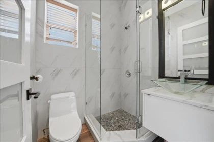 Primary Bathroom Photo of 3123 E 7th Avenue, Vancouver, BC