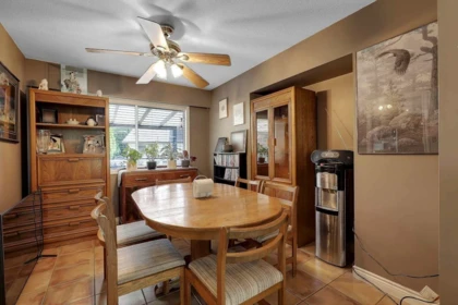 Kitchen Island Photo of 9230 212b Street, Langley, BC