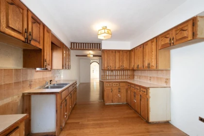 Kitchen Island Photo of 1777 E 4th Avenue, Vancouver, BC