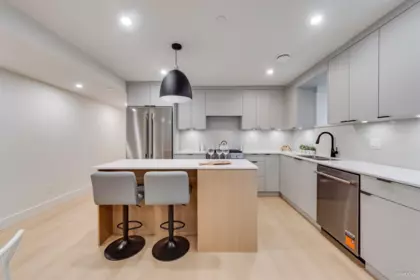 Kitchen Island Photo of 1 7270 17th Avenue, Burnaby, BC