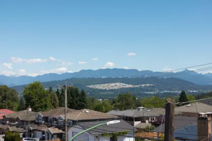 Backyard Photo of 2 6525 Dufferin Avenue, Burnaby, BC