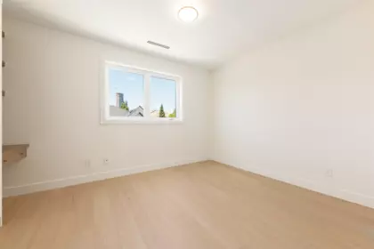 Basement Recreation Room Photo of 2 6525 Dufferin Avenue, Burnaby, BC
