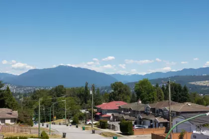 Front Yard Photo of 2 6525 Dufferin Avenue, Burnaby, BC