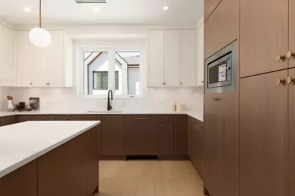 Kitchen Island Photo of 2 6525 Dufferin Avenue, Burnaby, BC