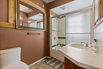 Primary Bathroom Photo of 32219 Harris Road, Abbotsford, BC