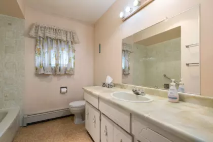 Hallway Photo of 1594 W 68th Avenue, Vancouver, BC