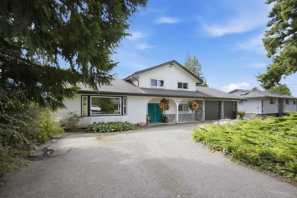 6447 Samron Road, Sechelt, BC, Sechelt — Single Family Residence for sale