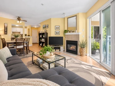 Dining Area Photo of 401 1128 Sixth Avenue, New Westminster, BC