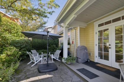Community Amenities Photo (Clubhouse) of 2015 Esquimalt Avenue, West Vancouver, BC