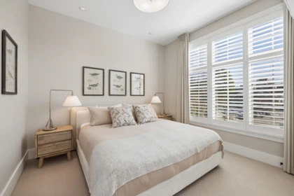 Entry Foyer Photo of 2015 Esquimalt Avenue, West Vancouver, BC