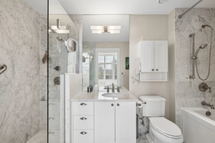 Hallway Photo of 2015 Esquimalt Avenue, West Vancouver, BC