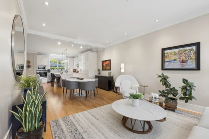 Kitchen Photo of 2015 Esquimalt Avenue, West Vancouver, BC