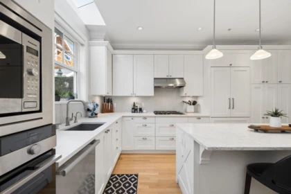 Powder Room Photo of 2015 Esquimalt Avenue, West Vancouver, BC