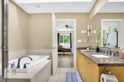 Guest Bathroom Photo of 7 30748 Cardinal Avenue, Abbotsford, BC