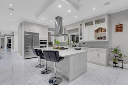 Kitchen Island Photo of 14186 Melrose Drive, Surrey, BC
