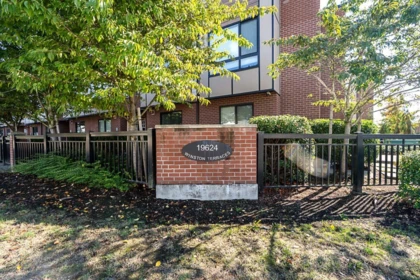 Swimming Pool Photo of 22 19624 56 Avenue, Langley, BC