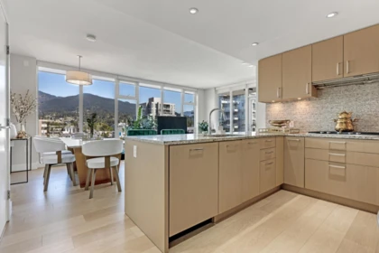 1401 150 W 15th Street, North Vancouver, BC, North Vancouver — Apartment/Condo for sale