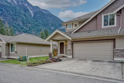 15 1175 7th Avenue, Hope, BC, Hope — Townhouse for sale