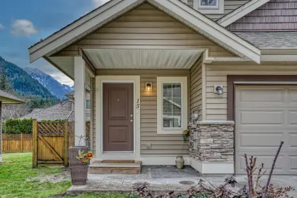 15 1175 7th Avenue, Hope, BC, Hope — Townhouse for sale