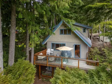 6561 Balsam Way, Whistler, BC, Whistler — Single Family Residence for sale