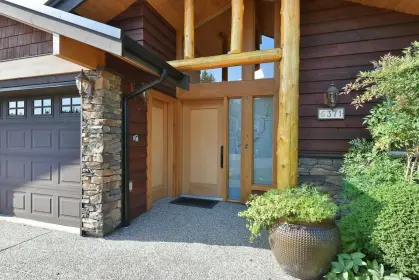 6371 Samron Road, Sechelt, BC, Sechelt — Single Family Residence for sale