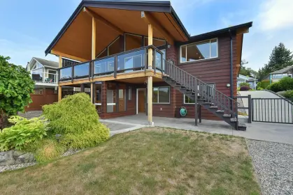 6371 Samron Road, Sechelt, BC, Sechelt — Single Family Residence for sale
