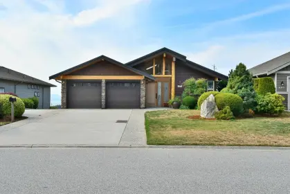 6371 Samron Road, Sechelt, BC, Sechelt — Single Family Residence for sale