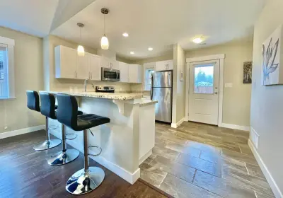 1044 Woodsworth Road, Gibsons, BC, Gibsons — Single Family Residence for sale