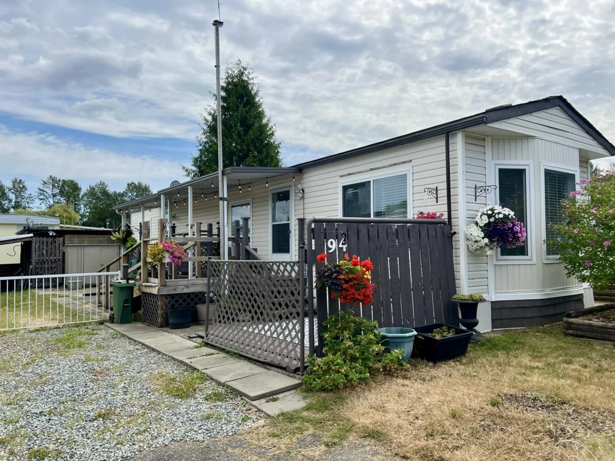 Hot Tub / Spa Photo of 94 3300 Horn Street, Abbotsford, BC