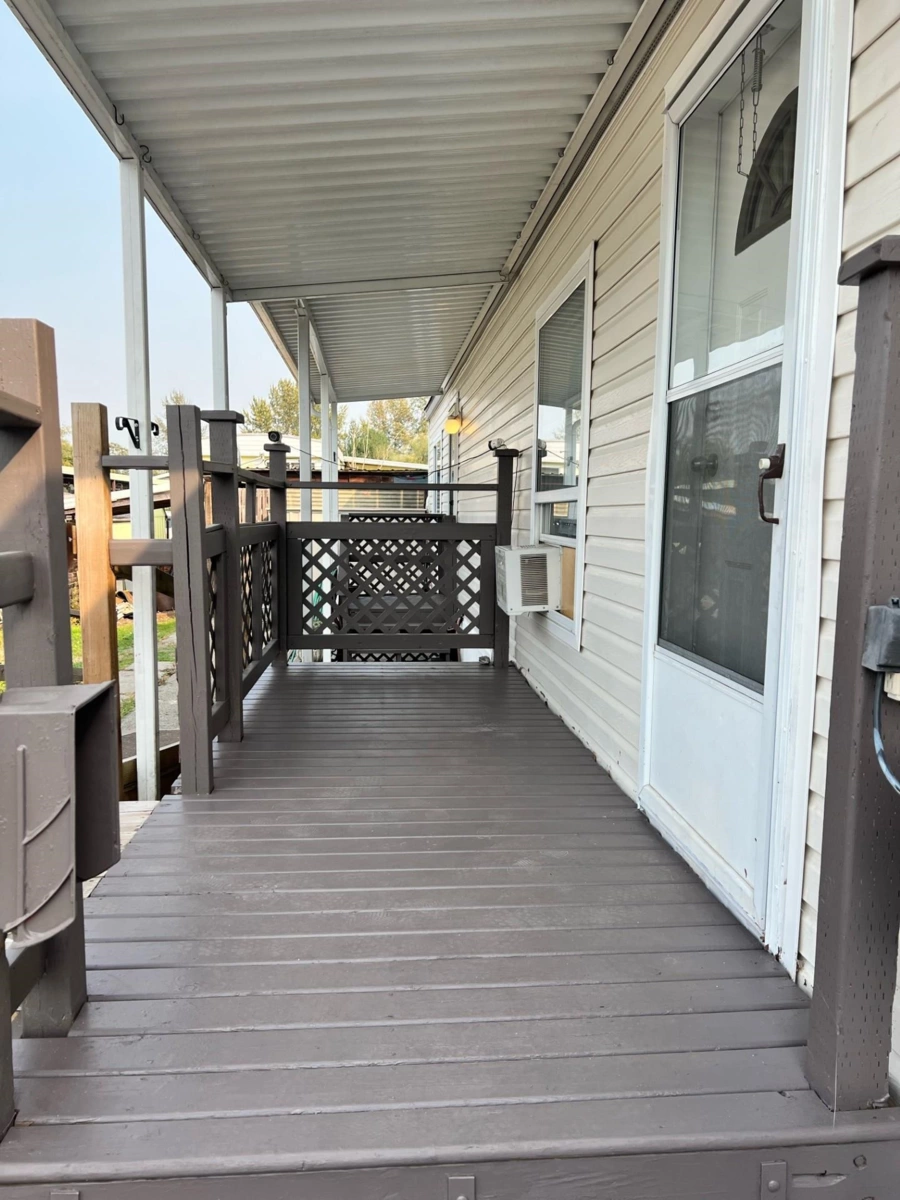 Kitchen Island Photo of 94 3300 Horn Street, Abbotsford, BC