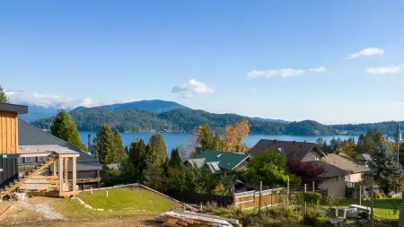 531 Central Avenue, Gibsons, BC, Gibsons — Land for sale