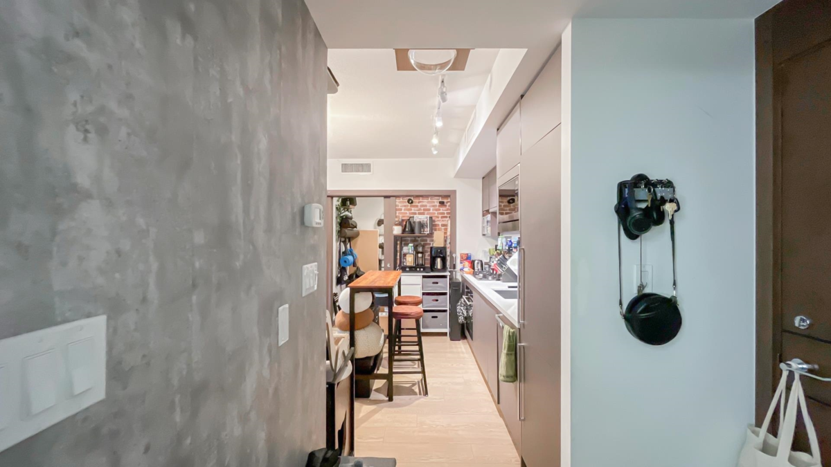 Kitchen Photo of 1205 68 Smithe Street, Vancouver, BC