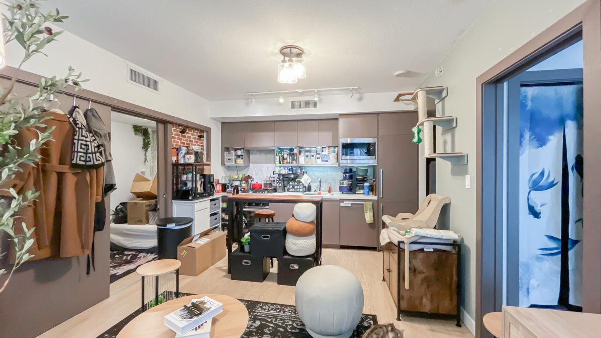 Walk-In Closet Photo of 1205 68 Smithe Street, Vancouver, BC