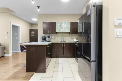 Kitchen Island Photo of 410 33546 Holland Avenue, Abbotsford, BC