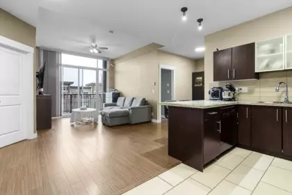 Kitchen Photo of 410 33546 Holland Avenue, Abbotsford, BC
